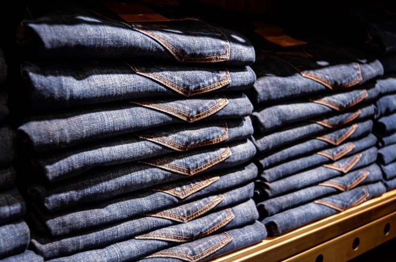 magasin-TOURTOUR-min_jeans_pants_blue_shop_shopping_shelf_exhibition_buy-940702